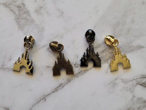 Castle Zipper Pull