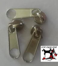 Load image into Gallery viewer, Metal #5 Zipper Pulls