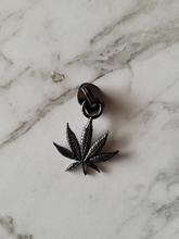 Load image into Gallery viewer, Leaf Zipper Pull #5, Marijuana Leaf , hand bag bag hardware